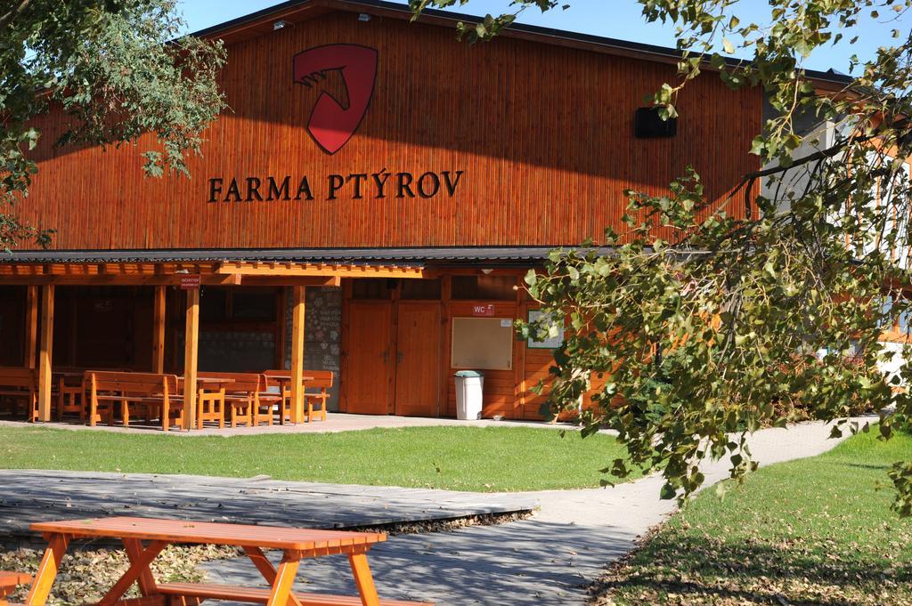 Отель Farma Ptyrov Мнихово-Градиште Экстерьер фото