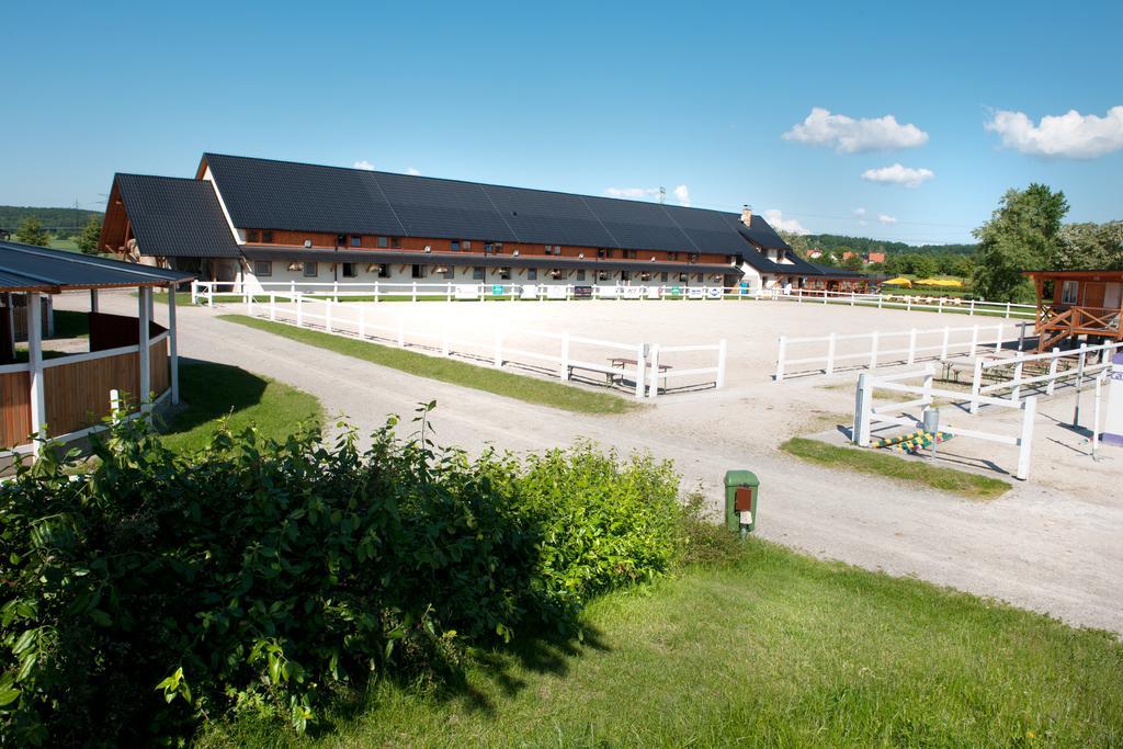 Отель Farma Ptyrov Мнихово-Градиште Экстерьер фото