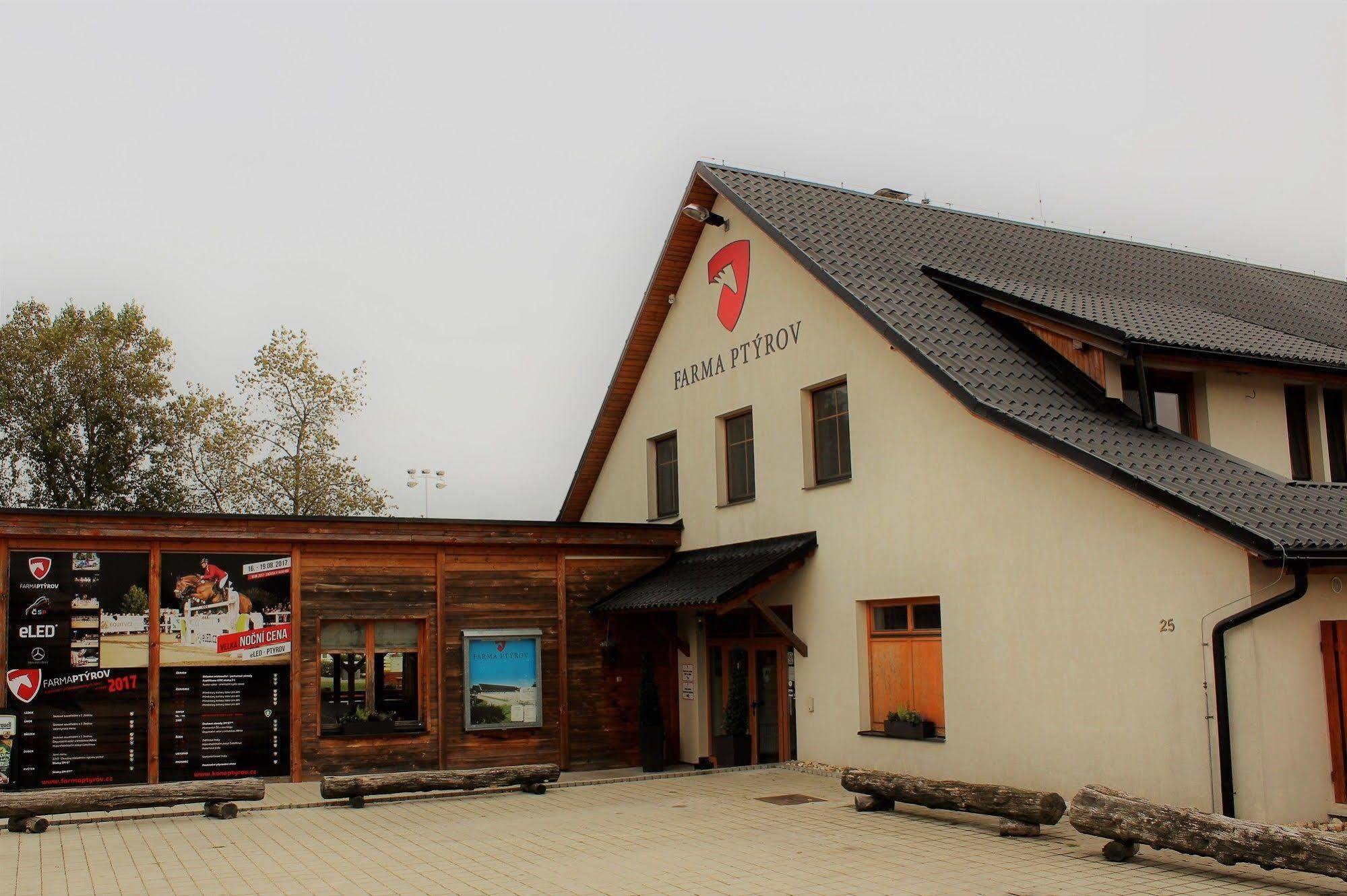 Отель Farma Ptyrov Мнихово-Градиште Экстерьер фото